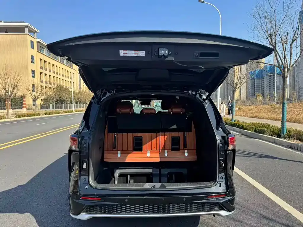 Toyota Granvia 2023 из CN, фото 6