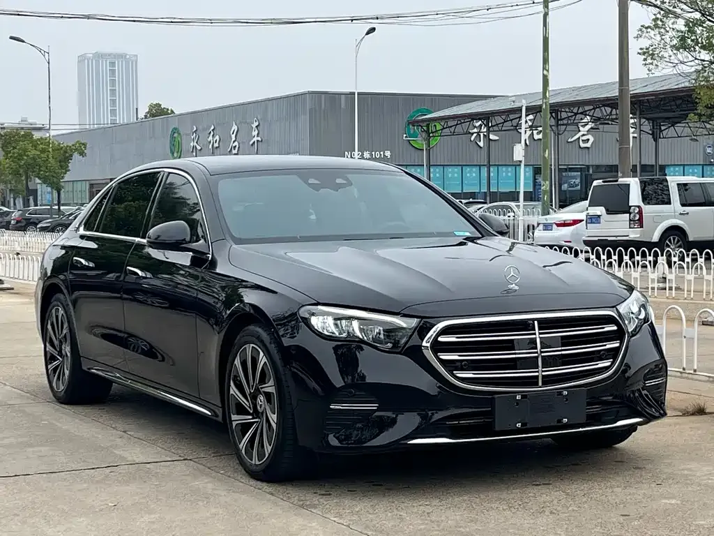 Mercedes-Benz E-Class — фото 3