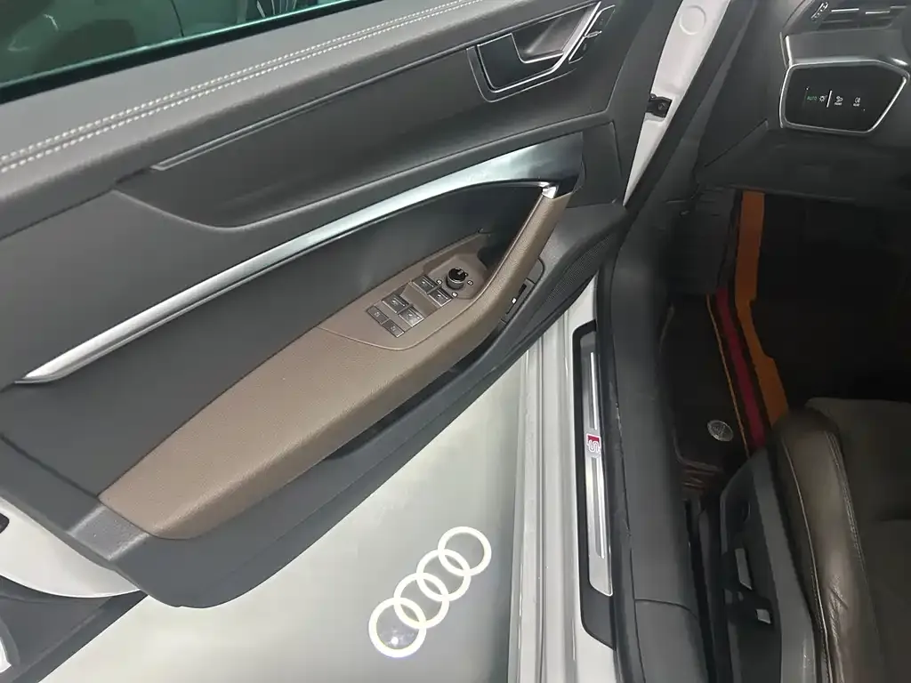 Audi A7L 2026 из CN, фото 7