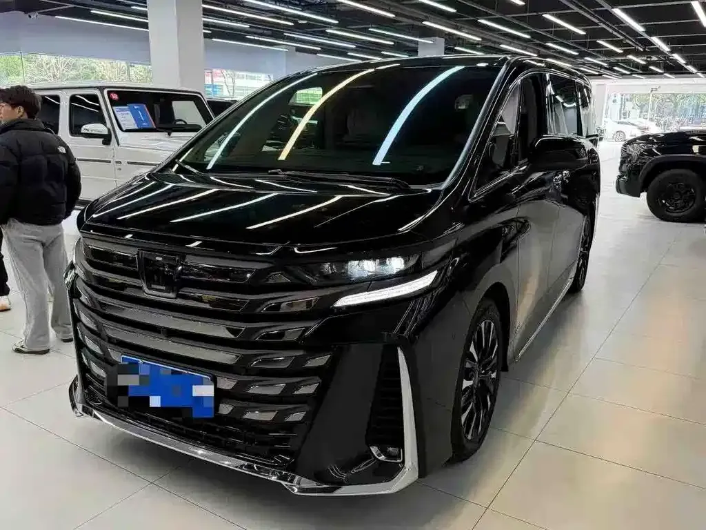 Toyota Vellfire — фото 1