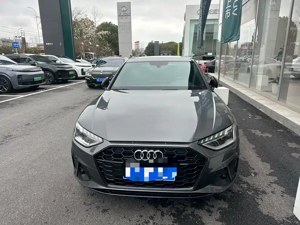 Audi A4L 2023 из CN, фото 1