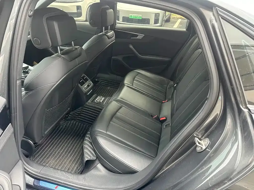 Audi A4L 2023 из CN, фото 5
