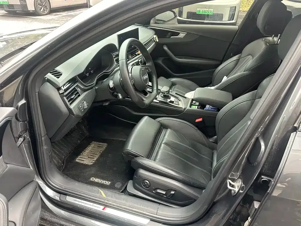 Audi A4L 2023 из CN, фото 8
