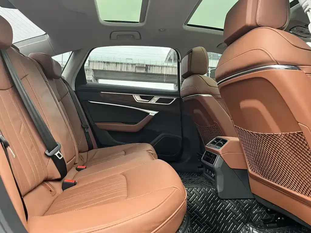 Audi A6L 2023 из CN, фото 7