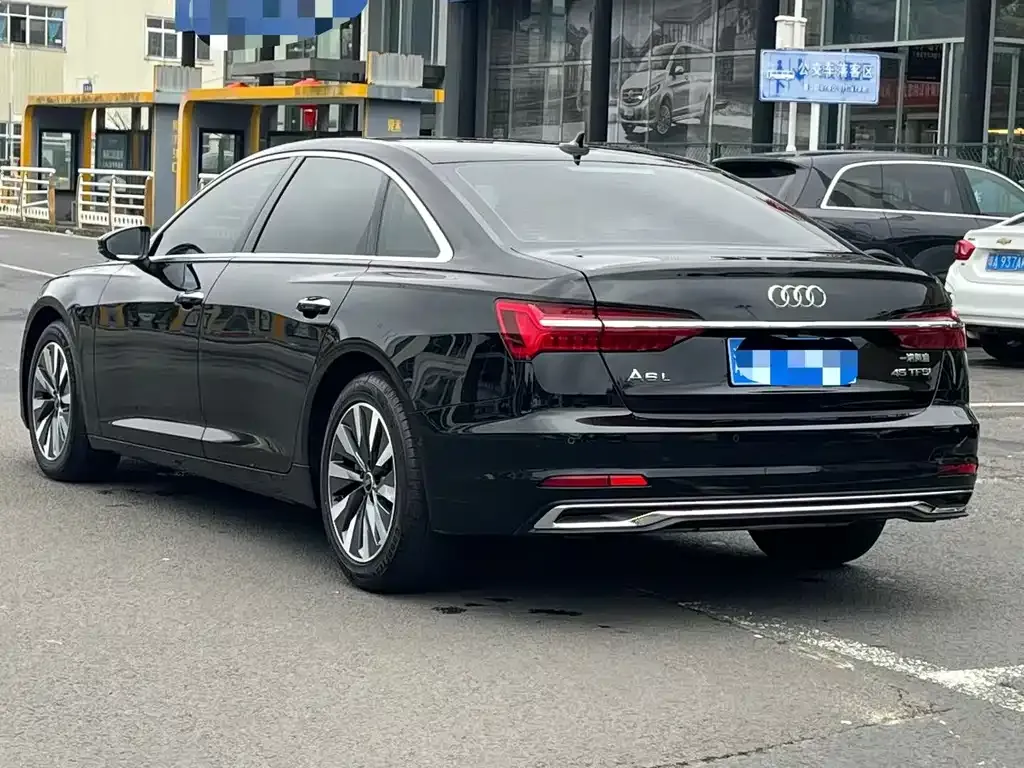 Audi A6L 2023 из CN, фото 6