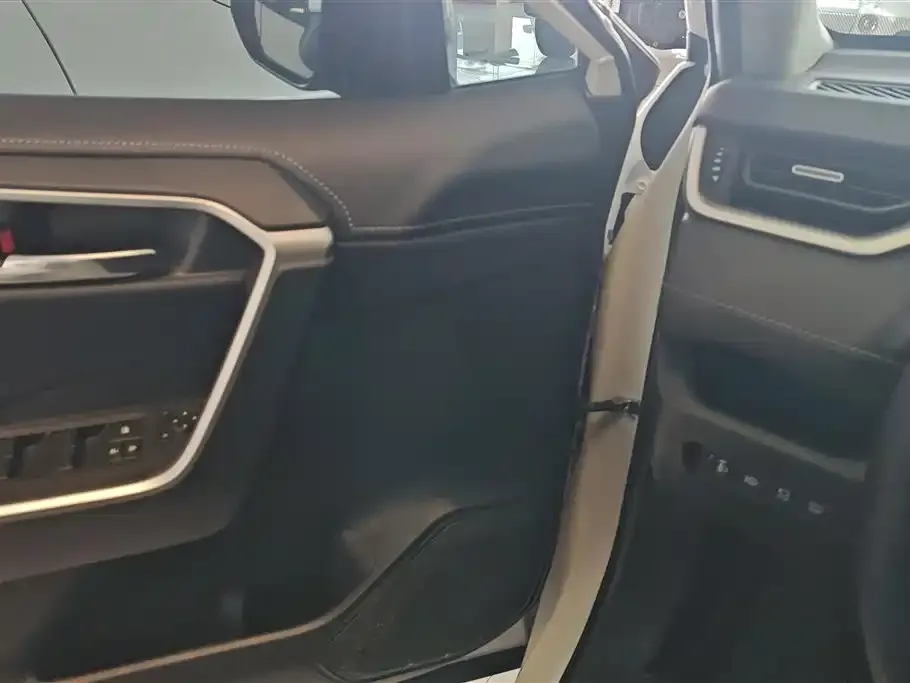Toyota RAV4 2024 из CN, фото 7