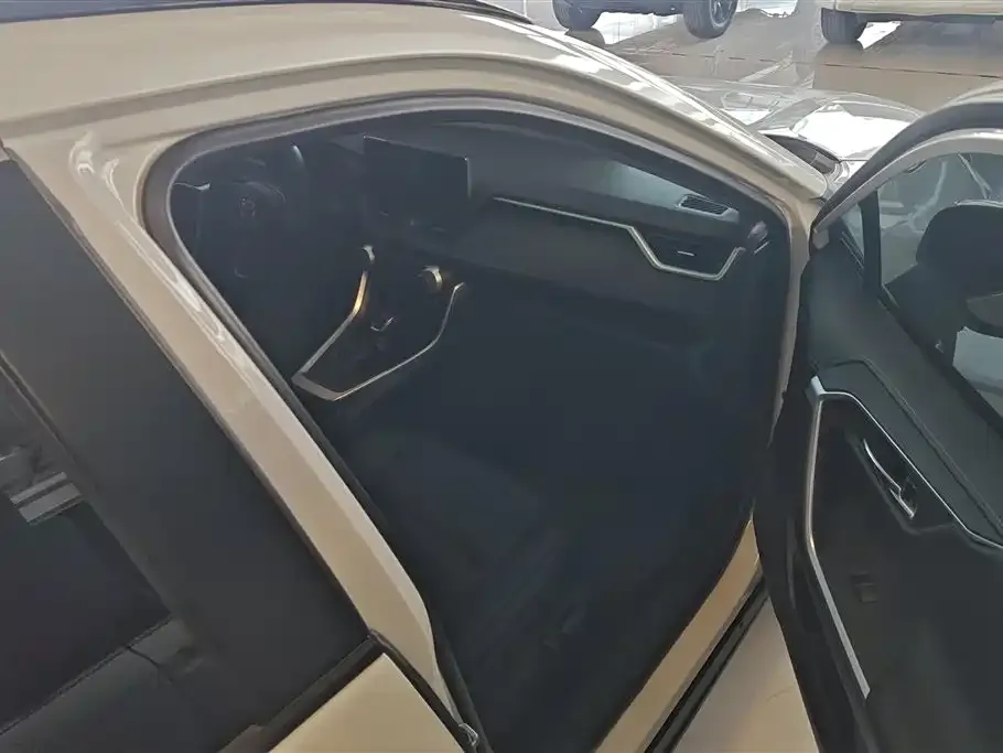 Toyota RAV4 2024 из CN, фото 4