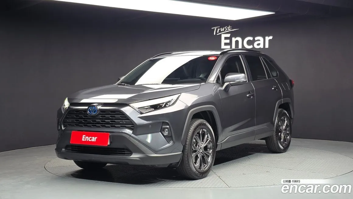 Toyota RAV4 — фото 1