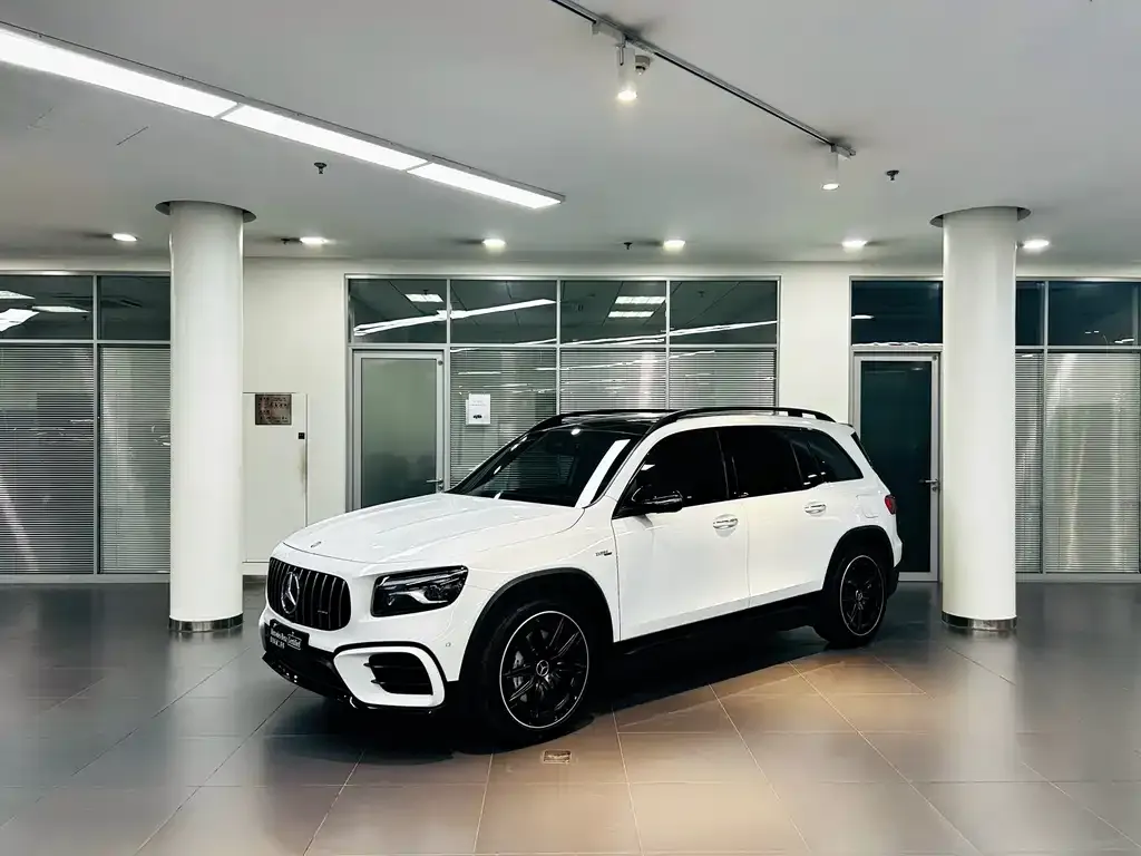 Mercedes-Benz GLB AMG — фото 1