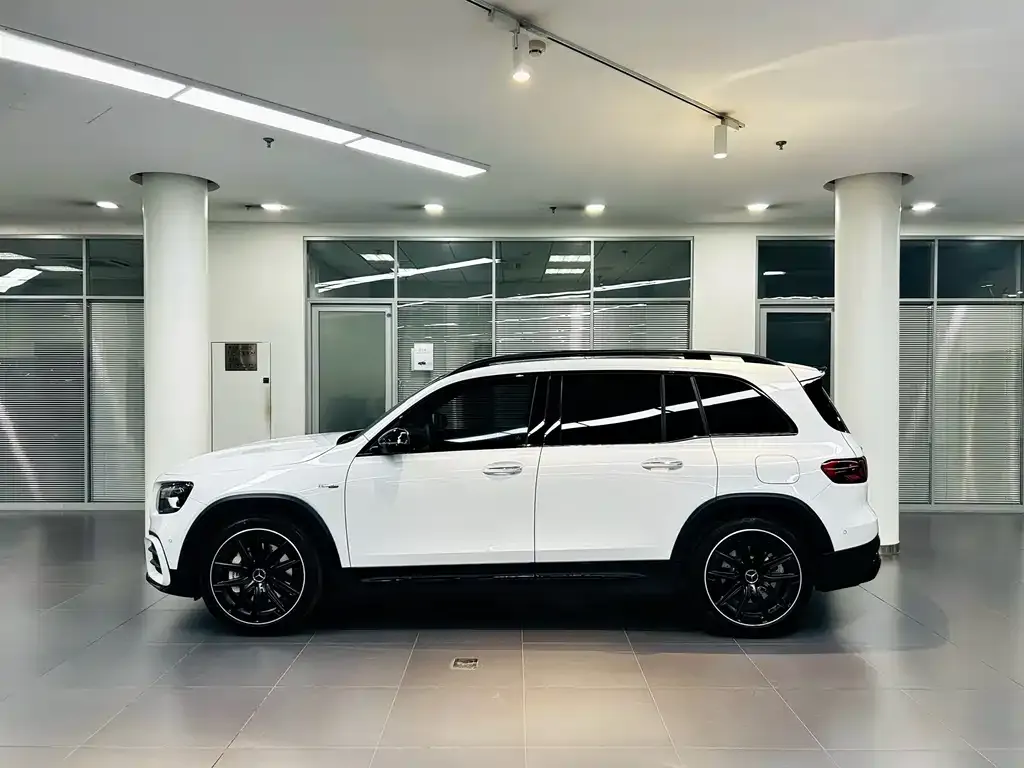 Mercedes-Benz GLB AMG — фото 8