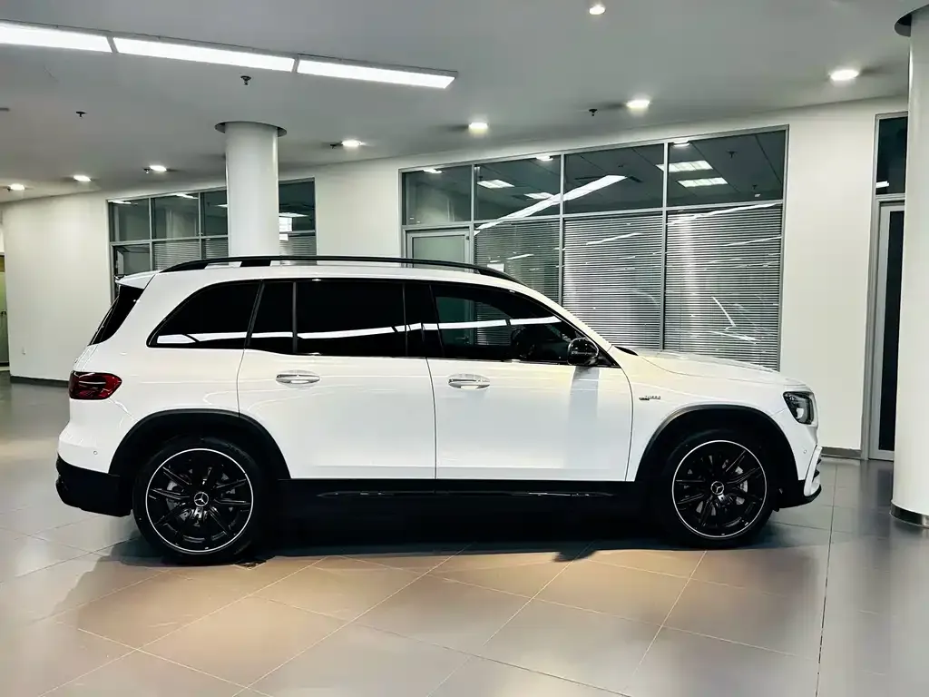 Mercedes-Benz GLB AMG — фото 9