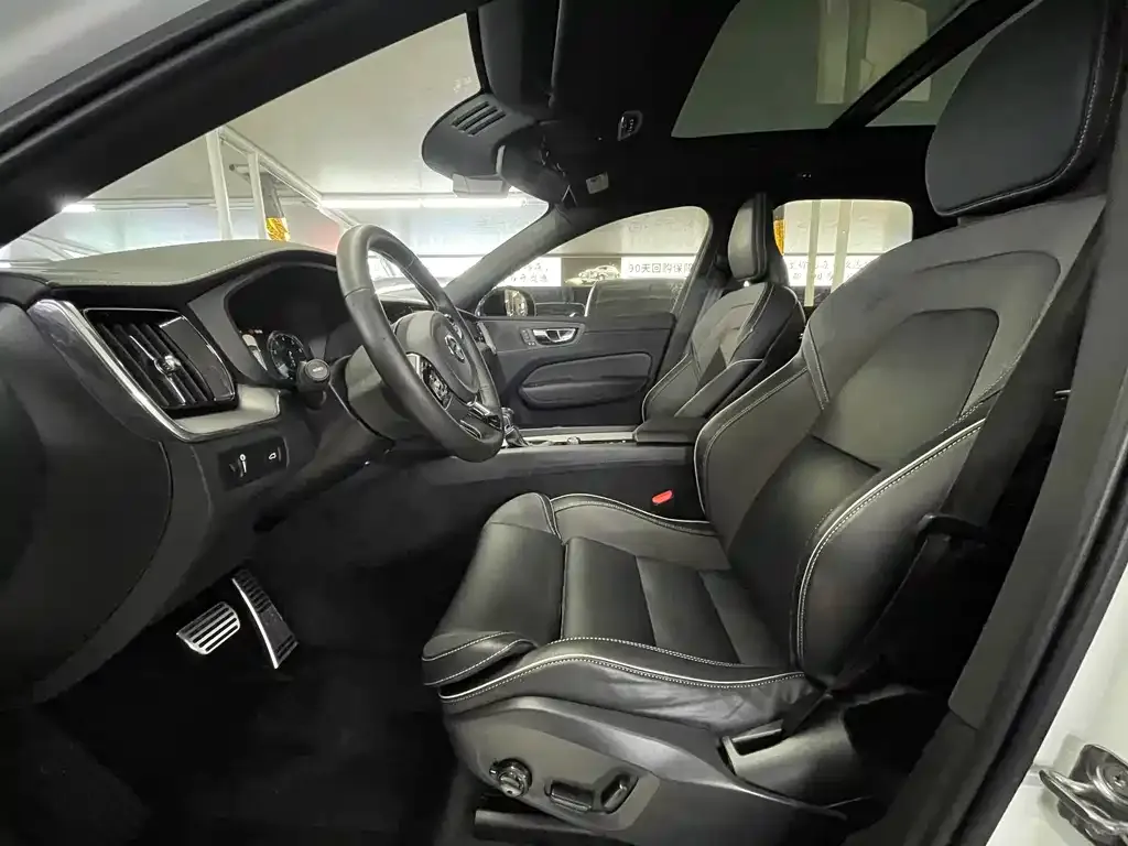 Volvo XC60 2021 из CN, фото 3