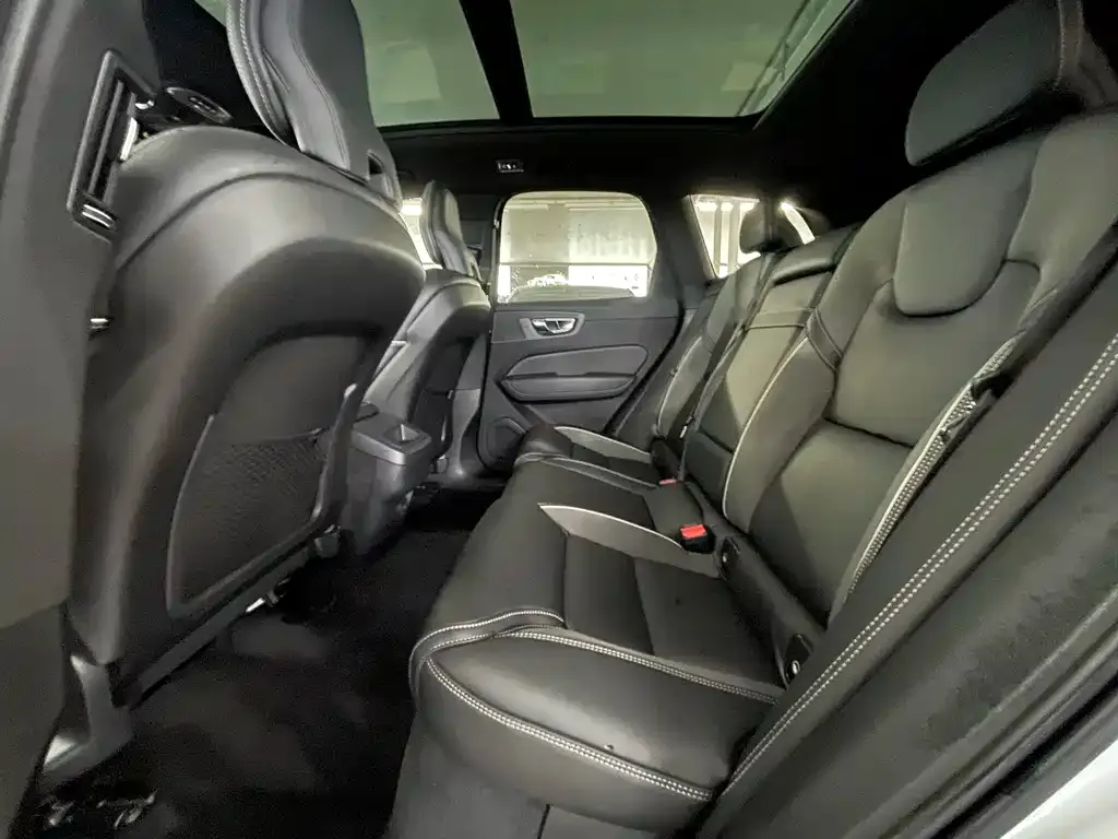 Volvo XC60 2021 из CN, фото 7