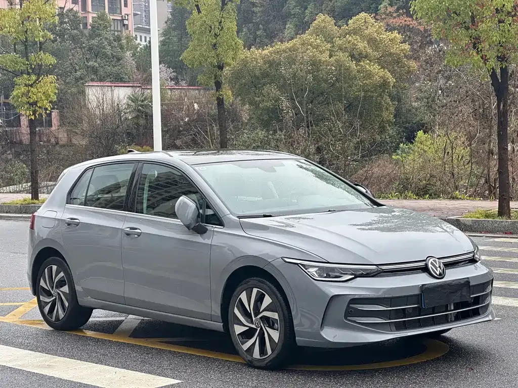 Volkswagen Golf 2025 из CN, фото 2
