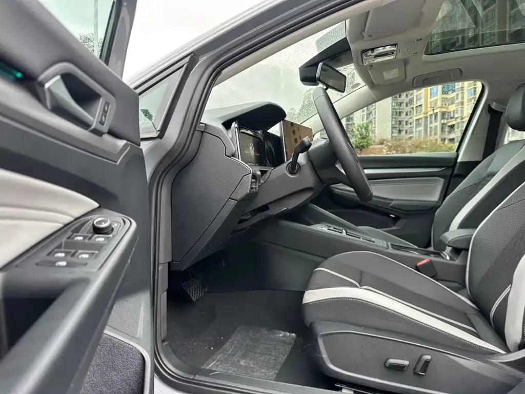 Volkswagen Golf 2025 из CN, фото 3