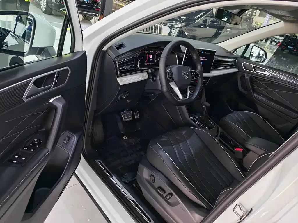 Volkswagen Tiguan L 2023 из CN, фото 9