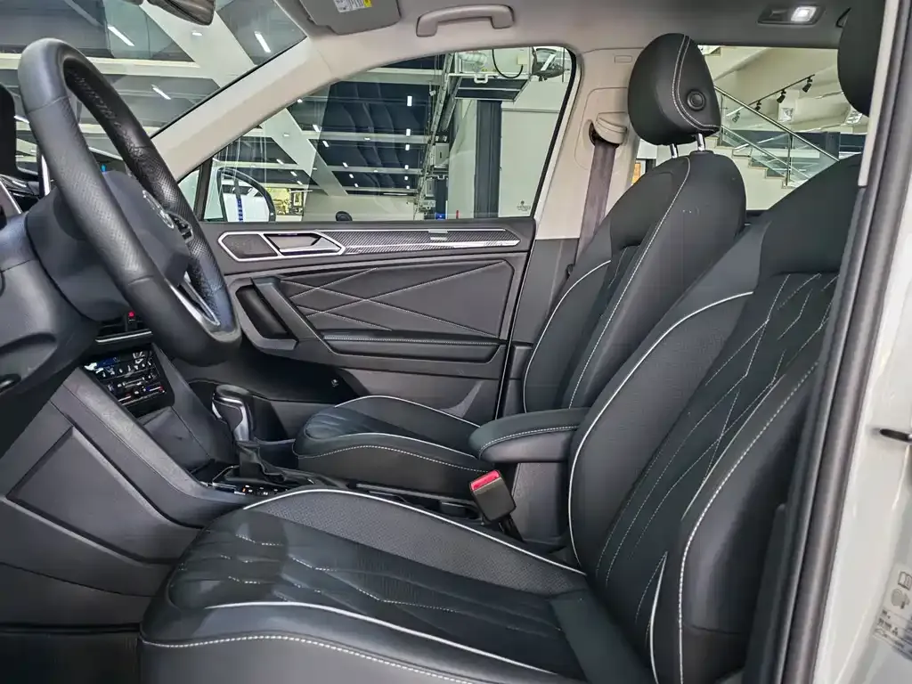 Volkswagen Tiguan L 2023 из CN, фото 2
