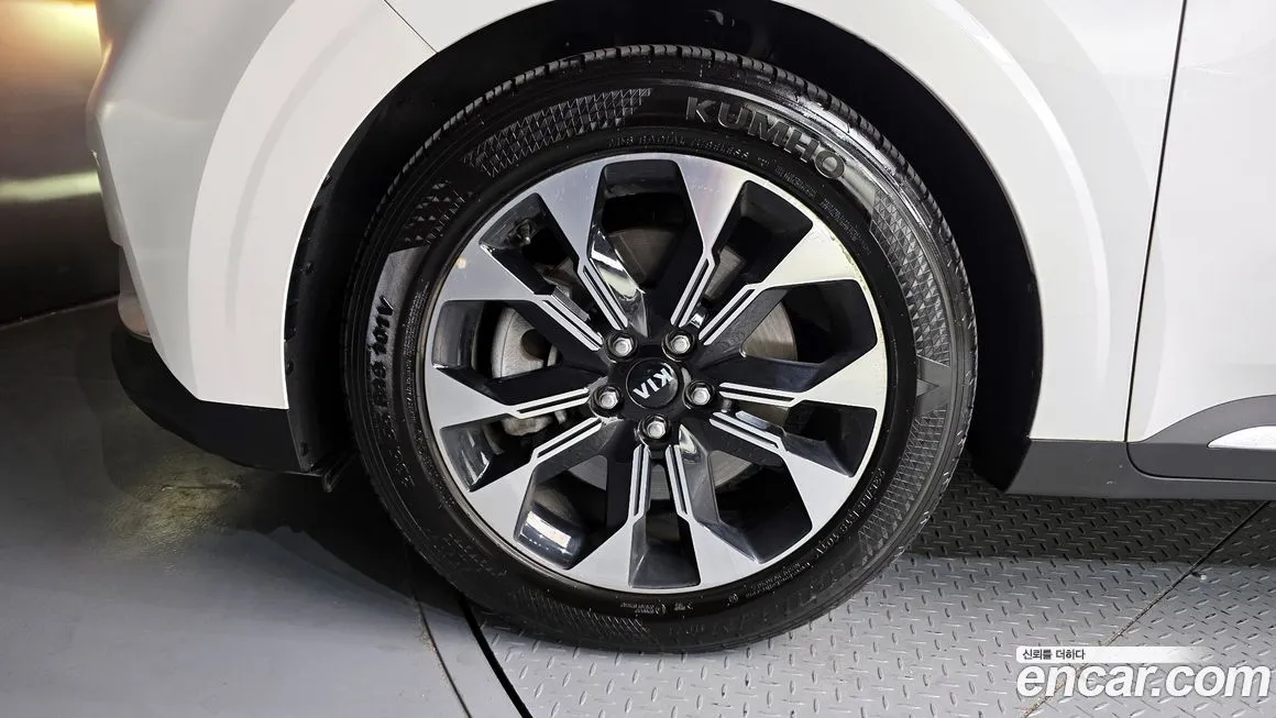 Kia Carnival — фото 10
