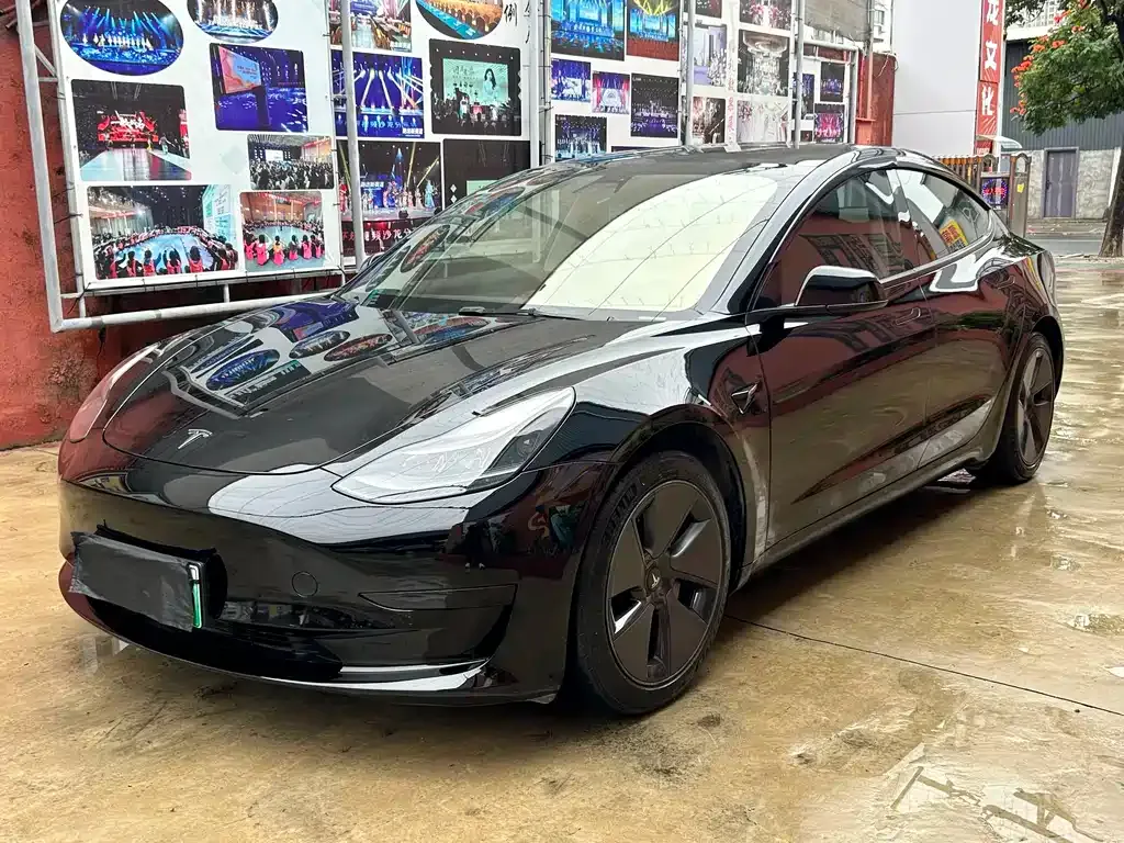 Tesla Model 3 — фото 1