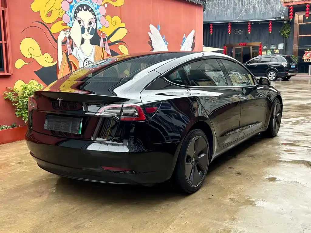 Tesla Model 3 — фото 5