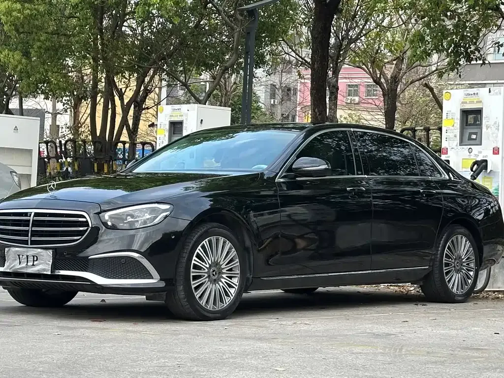 Mercedes-Benz E-Class — фото 1