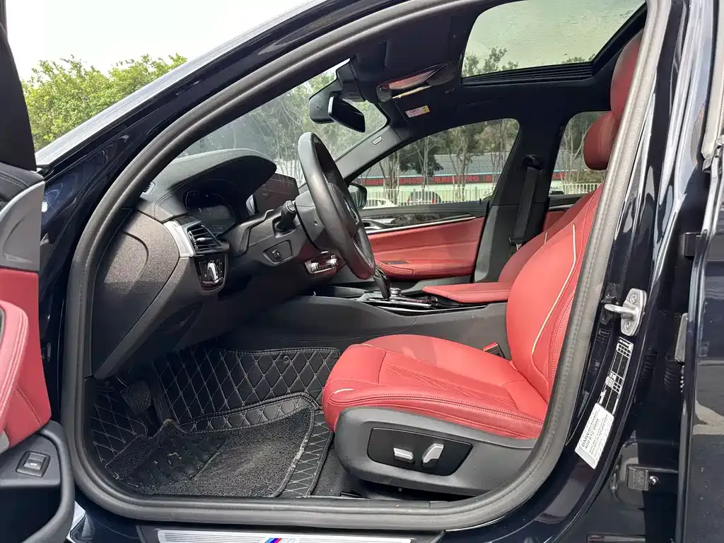 BMW 5 Series 2022 из CN, фото 3