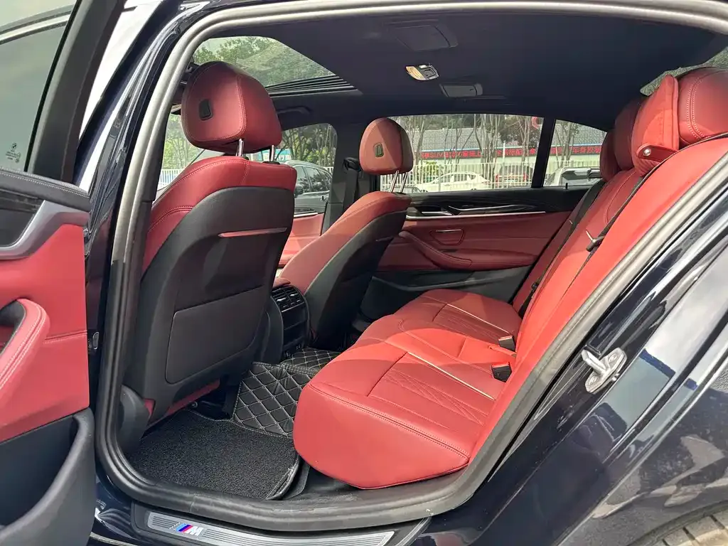 BMW 5 Series 2022 из CN, фото 5