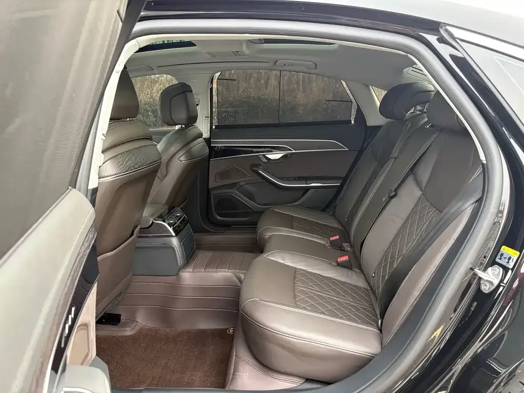 Audi A8 2024 из CN, фото 8