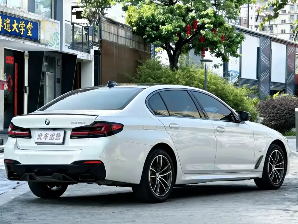 BMW 5 Series — фото 9