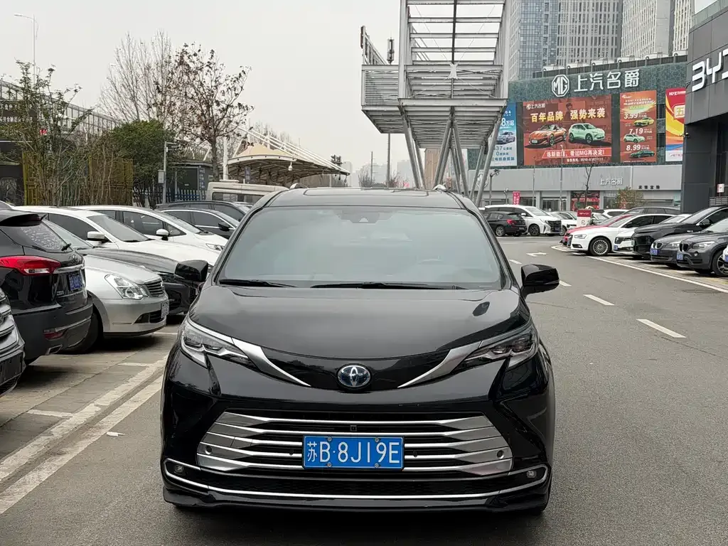 Toyota Sienna 2023 из CN, фото 2