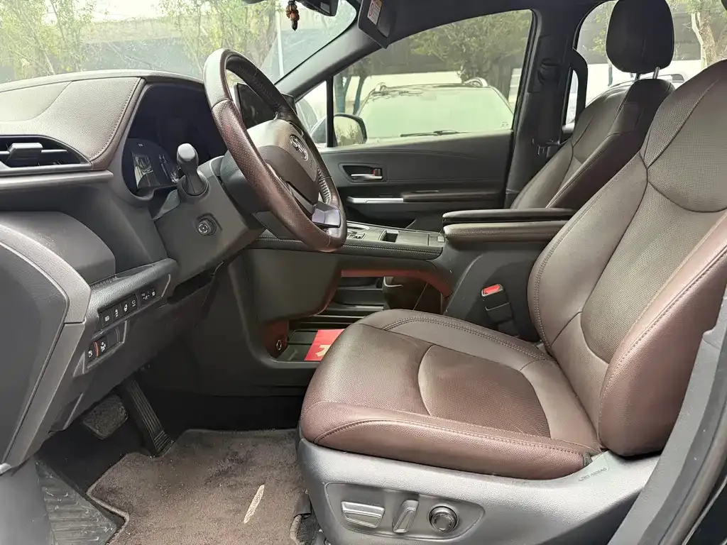 Toyota Sienna 2023 из CN, фото 5