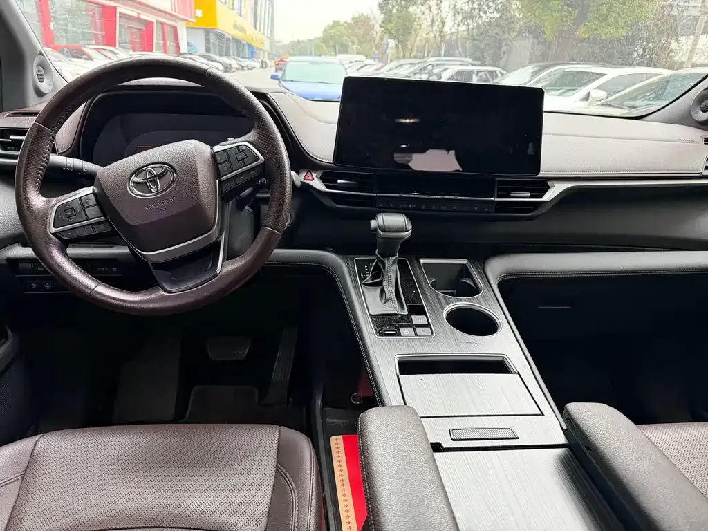 Toyota Sienna 2023 из CN, фото 4