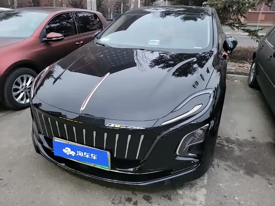 Hongqi E-QM5 — фото 1