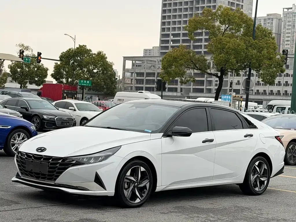 Hyundai Elantra 2023 из CN, фото 1