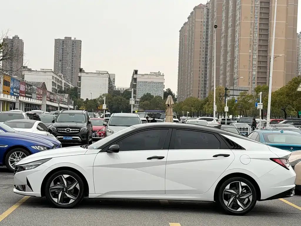 Hyundai Elantra 2023 из CN, фото 2