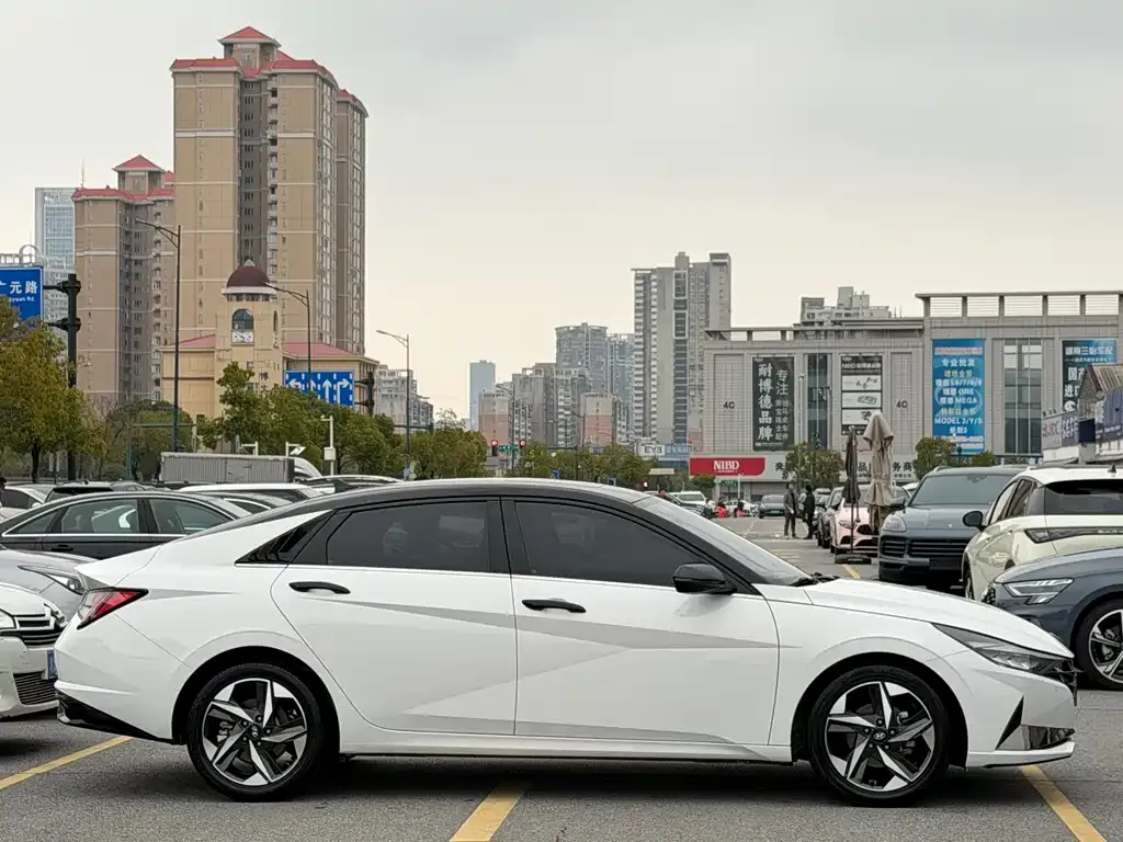 Hyundai Elantra 2023 из CN, фото 7