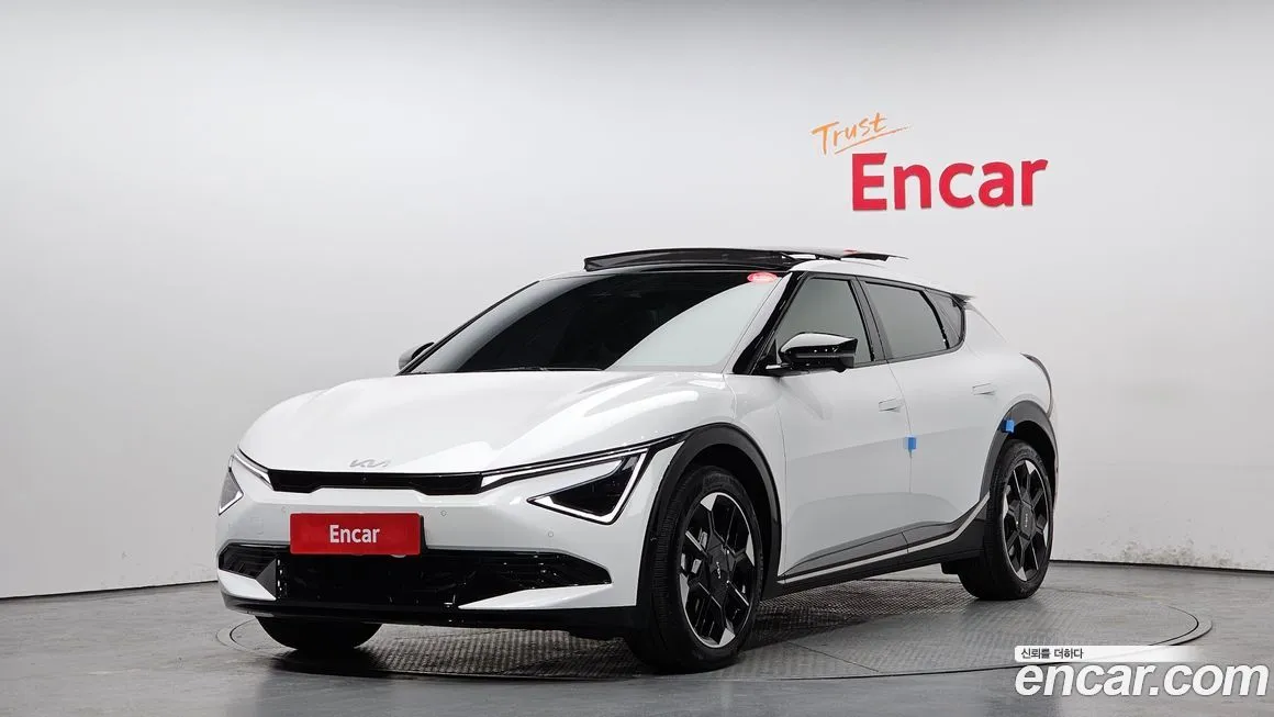 Kia EV6 — фото 1