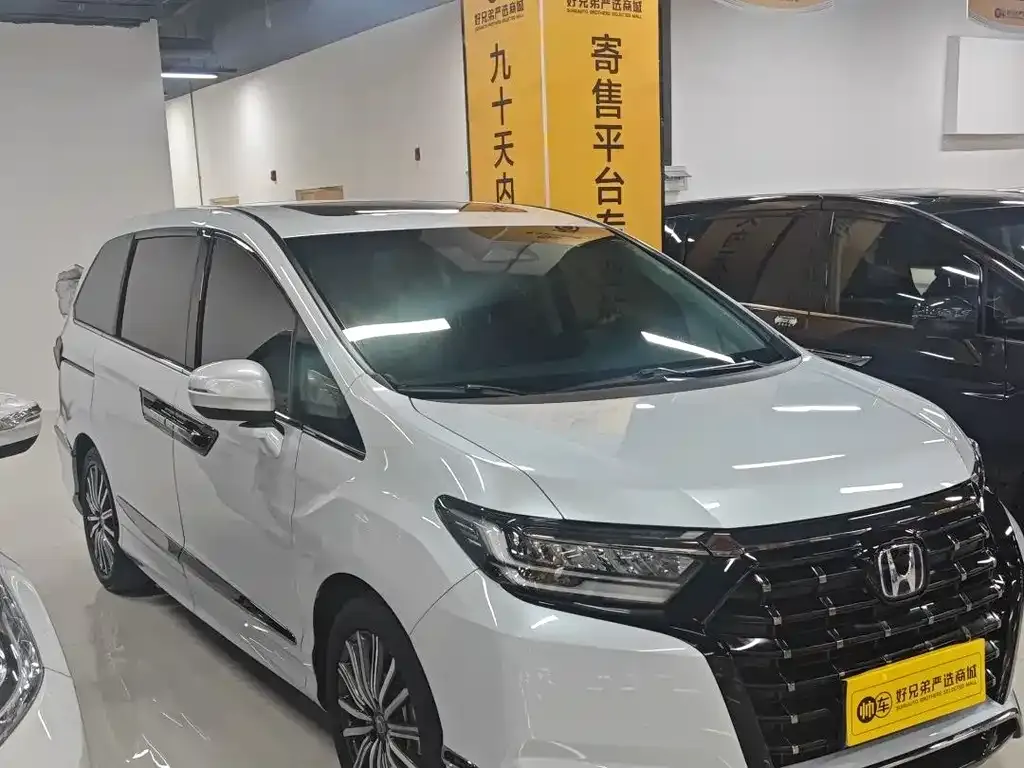 Honda Elysion 2024 из CN, фото 9