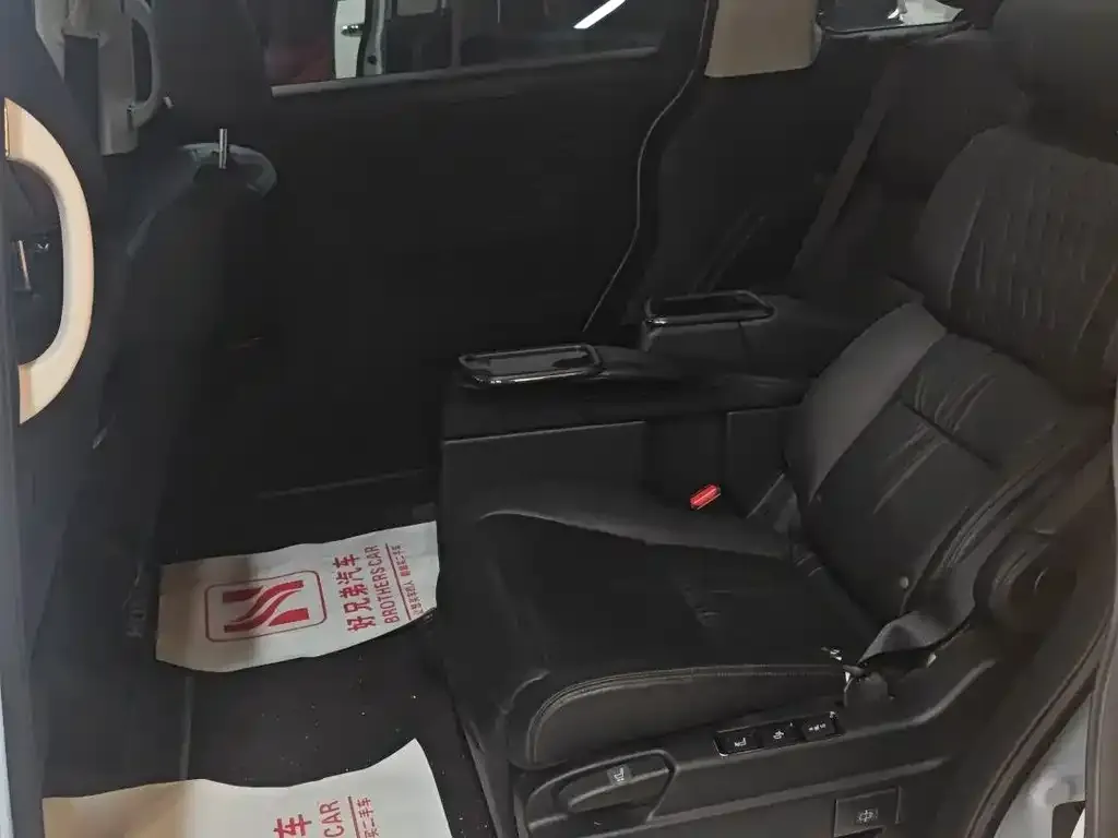 Honda Elysion 2024 из CN, фото 6