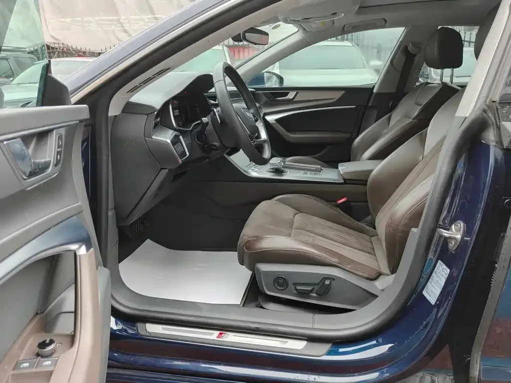 Audi A7L 2024 из CN, фото 2