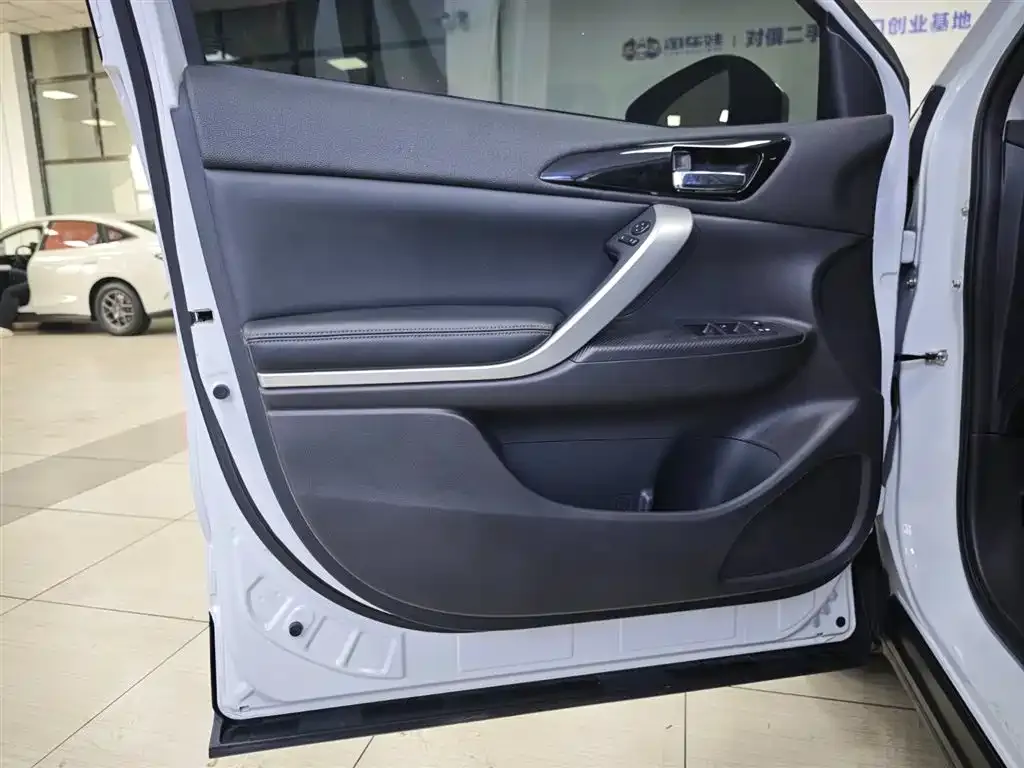 Mitsubishi Eclipse Cross — фото 10