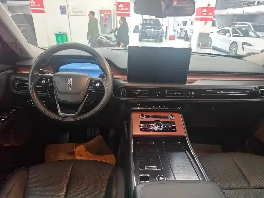 Lincoln Aviator — фото 10