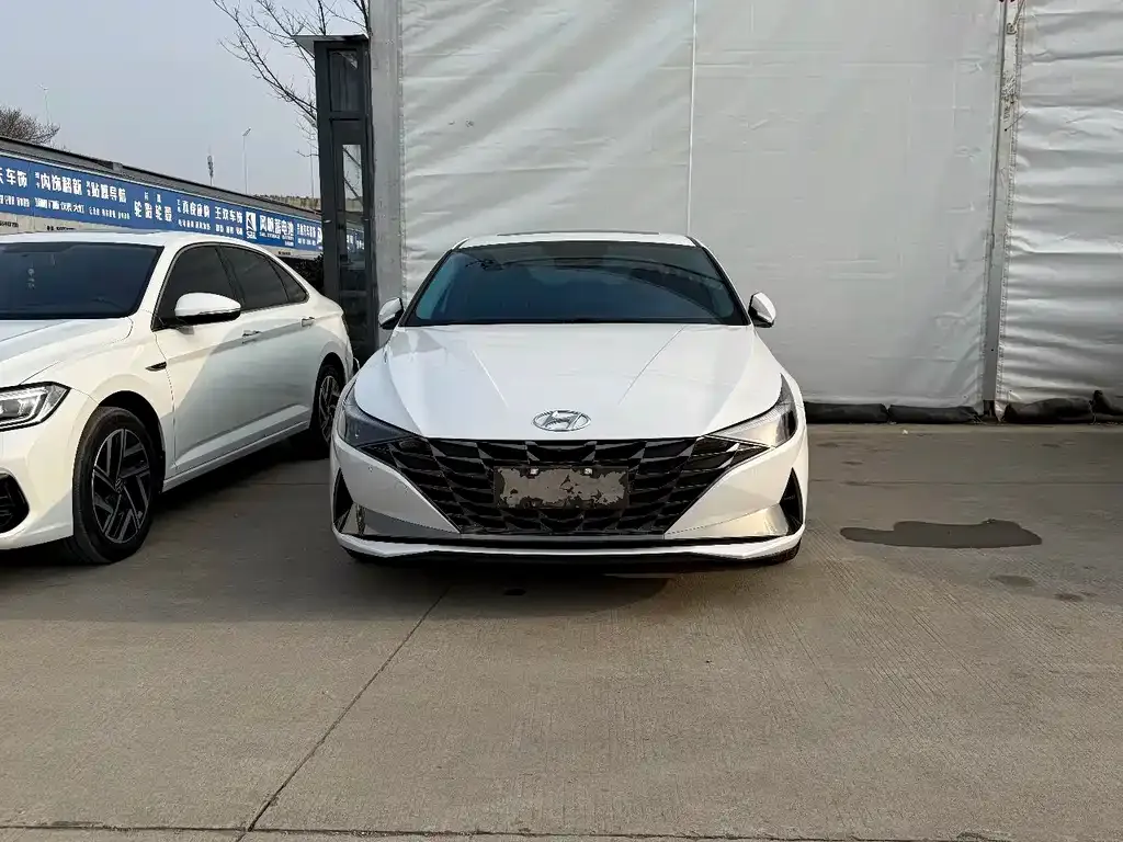 Hyundai Elantra — фото 2