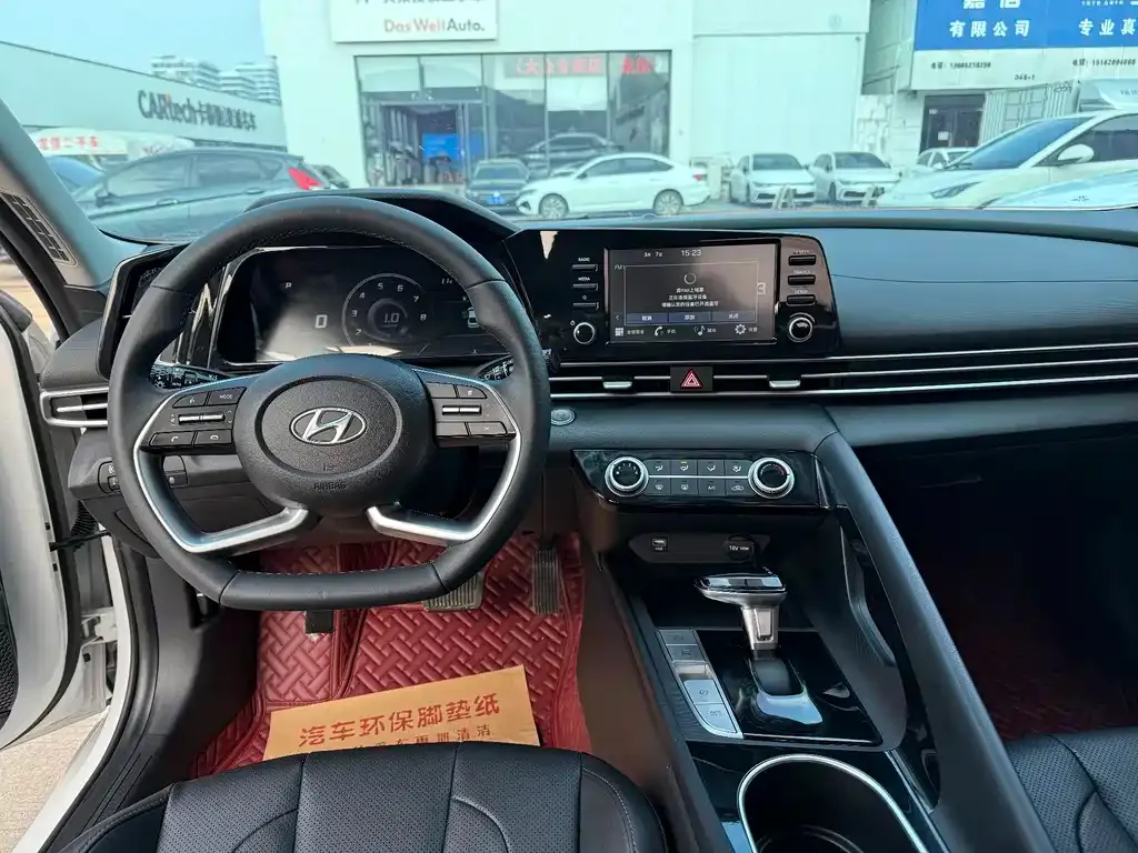 Hyundai Elantra — фото 3