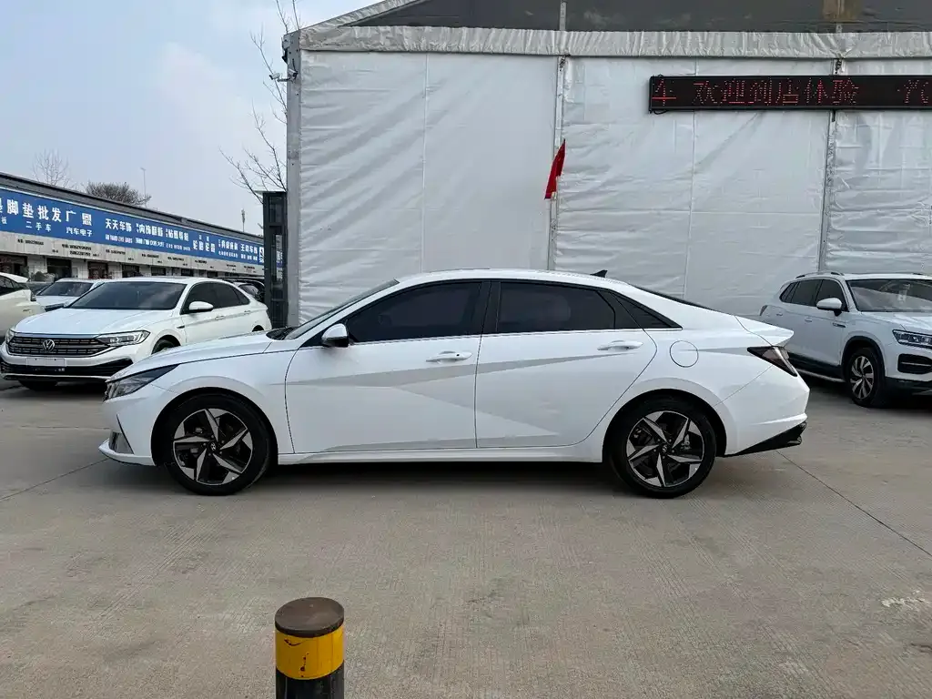 Hyundai Elantra — фото 5