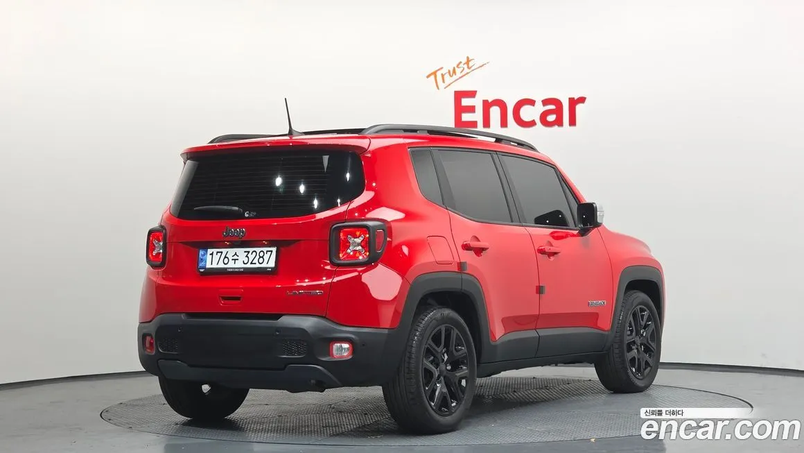 Jeep Renegade — фото 5