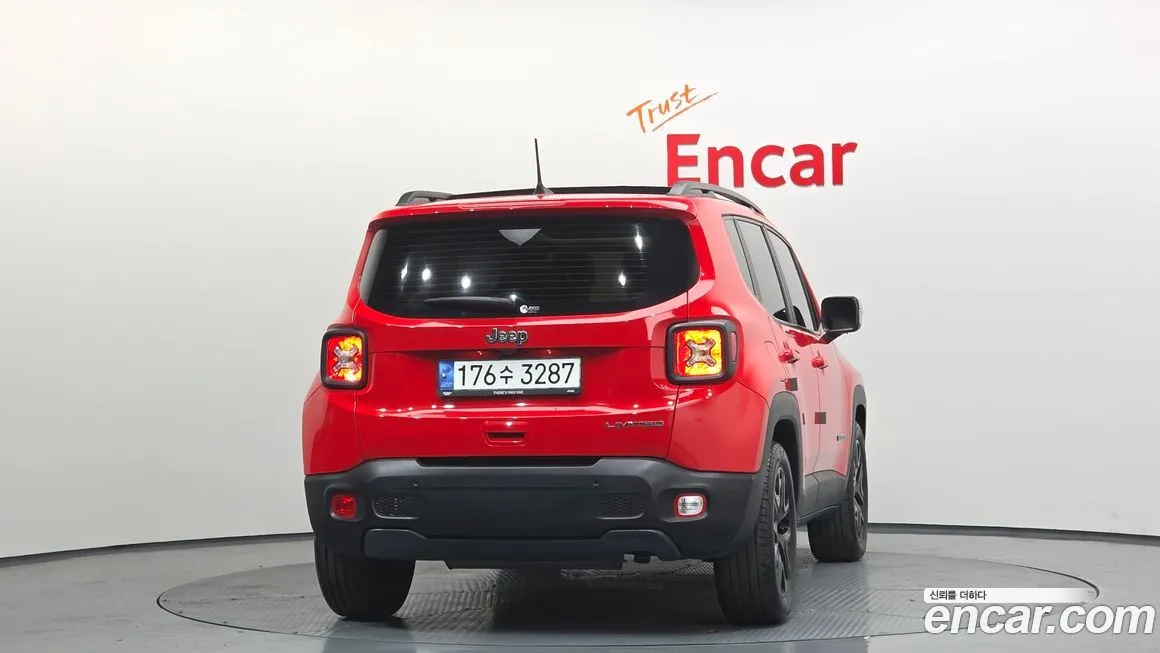 Jeep Renegade — фото 4
