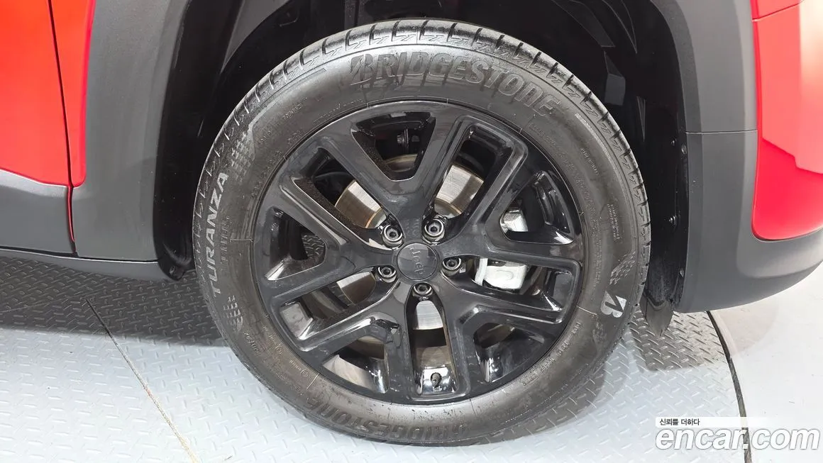Jeep Renegade — фото 10