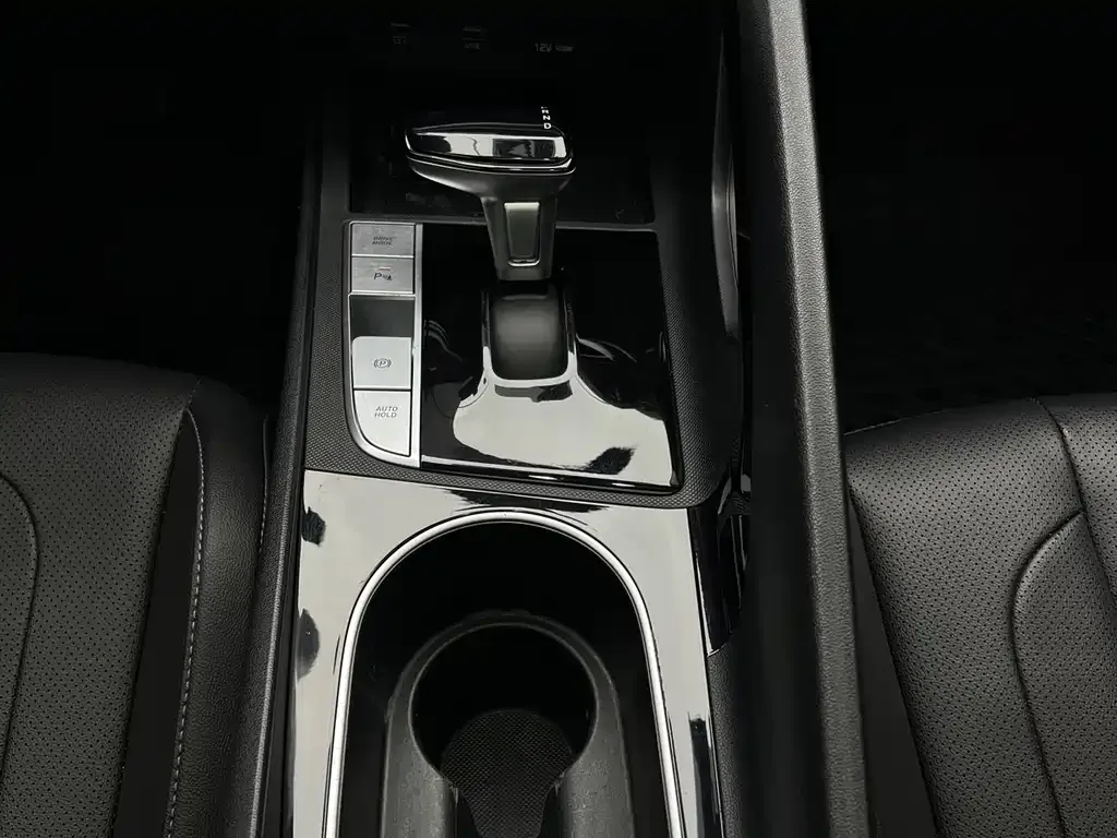 Hyundai Elantra 2023 из CN, фото 7