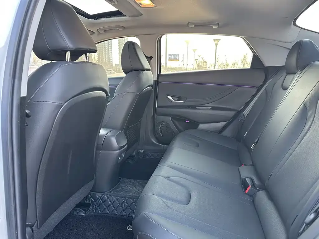 Hyundai Elantra 2022 из CN, фото 4